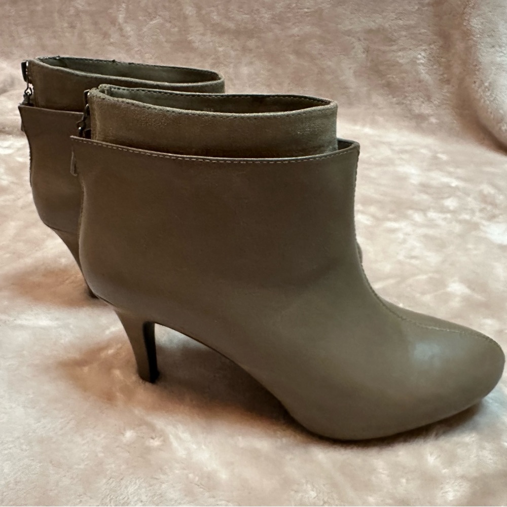 Me too boots size 8